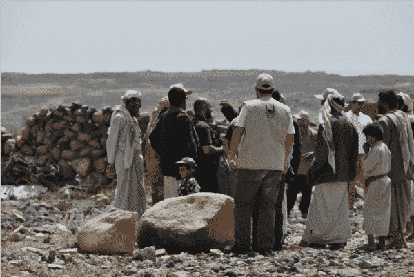 An Islamic Relief representative meets a community in Yemen to tackle conflict, as part of our work towards social justice.