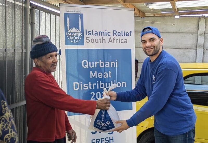 Qurbani meat pack distribution is taking place in Kreefgat, Bonteheuwel, capetown.  
A total of 400 meat packs were distributed to families of the area. 
The total number targeted for Qurbani implemented by Islamic Relief South Africa is about 7500 meat packs. 